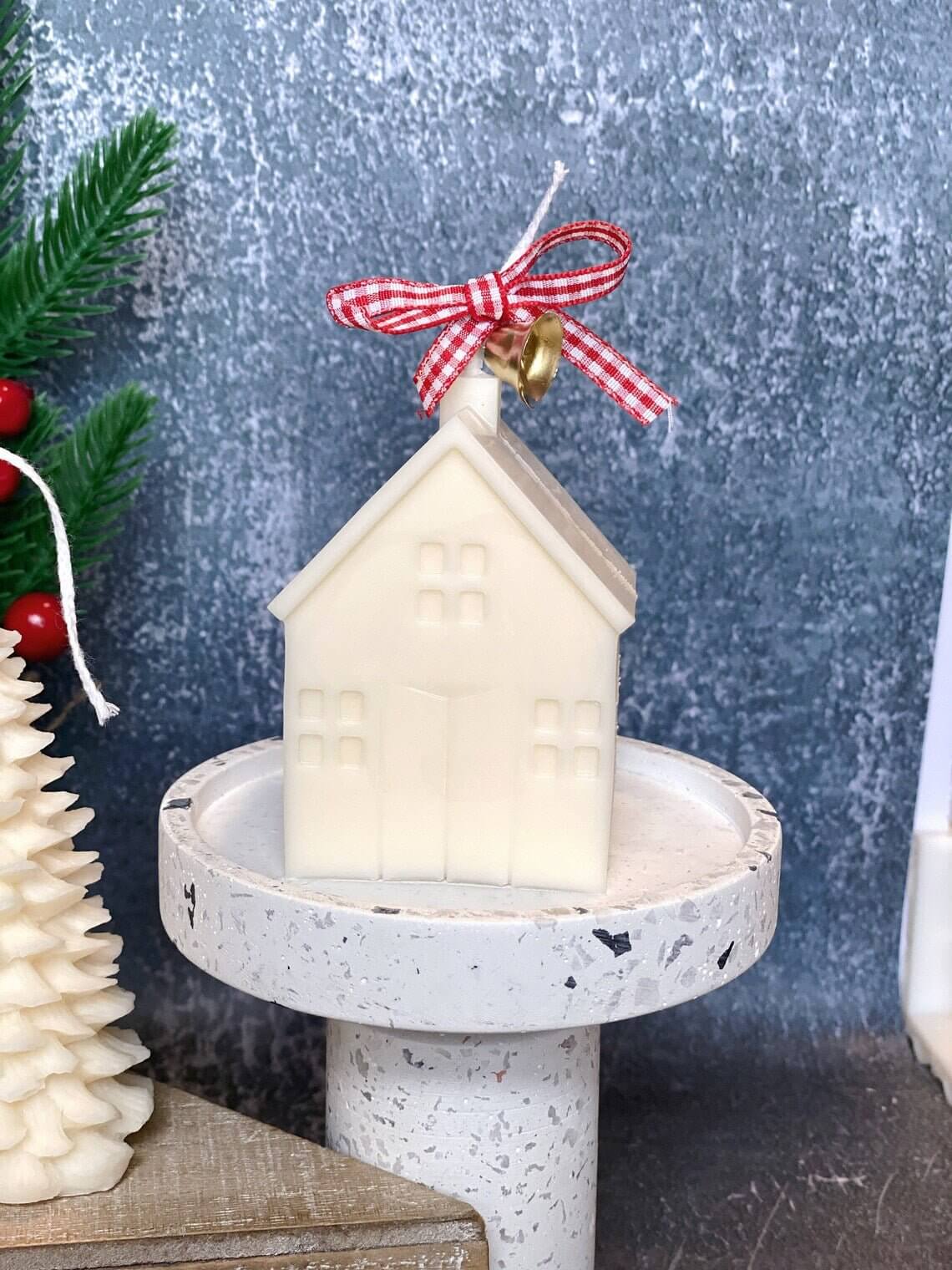 Christmas Cottage Candles for Cozy Holiday Decor